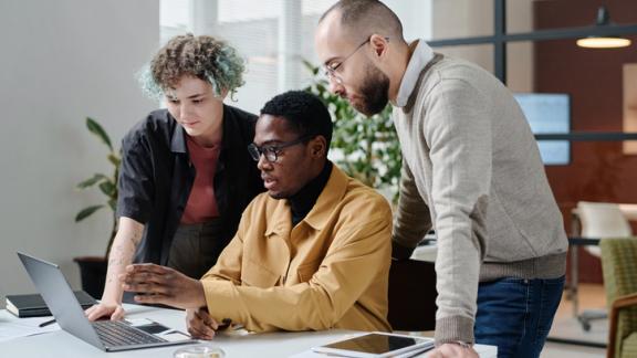 Colleagues at a computer